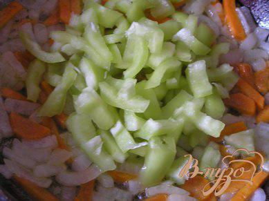 Фото приготовление рецепта: Шпинат с овощами в соусе терияки шаг №2