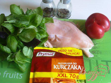 Фото приготовление рецепта: Куриное филе  с томатами и базиликом шаг №1