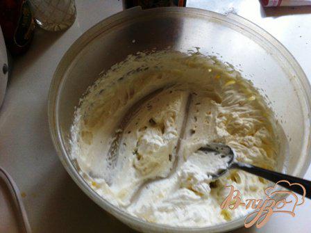 Фото приготовление рецепта: Шварцвальдский вишневый торт («Черный лес») шаг №12