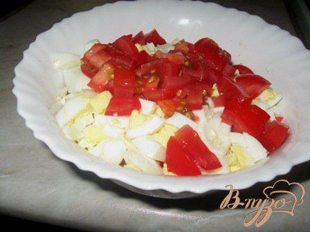 Фото приготовление рецепта: Салат с крабовым мясом и куриной грудкой «Коралл» шаг №2