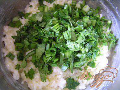 Фото приготовление рецепта: Рисовая запеканка с ветчиной, зеленью и помидорами шаг №2