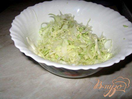 Фото приготовление рецепта: Салат из капусты с помидорами «По-Михайловки» шаг №1