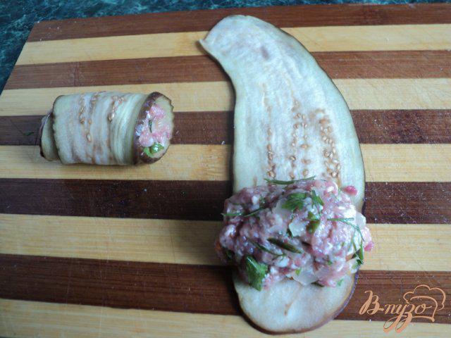 Фото приготовление рецепта: Рулетики из баклажан с мясом. шаг №5