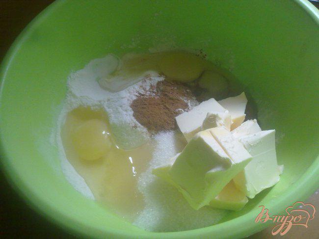 Фото приготовление рецепта: Медовый кекс с грецкими орехами, финиками и бананами шаг №1