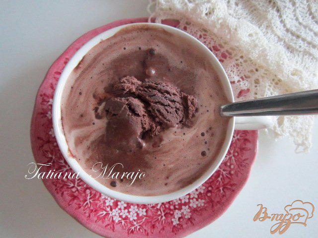 Фото приготовление рецепта: Кофе с шоколадным мороженым... шаг №2