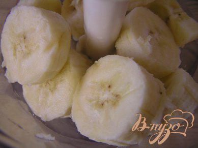 Фото приготовление рецепта: Бананово-апельсиновые маффины с миндалем шаг №1