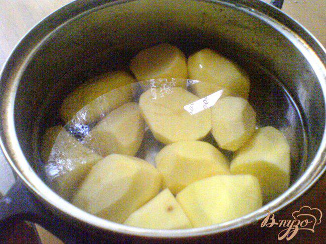 Фото приготовление рецепта: Картофельные ватрушки с грибами шаг №1