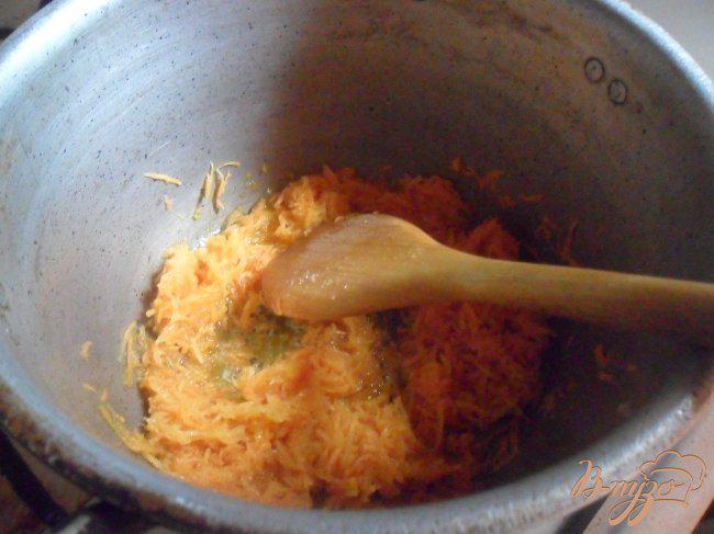 Фото приготовление рецепта: Манная каша с морковью шаг №2