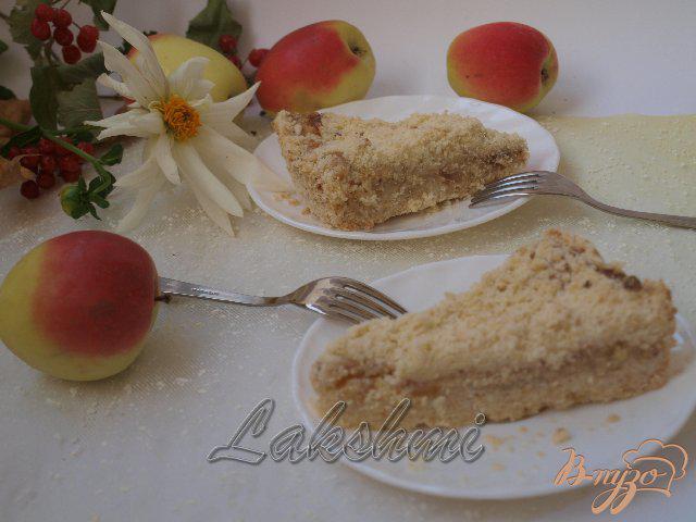 Фото приготовление рецепта: Яблочно-творожный насыпной пирог шаг №3