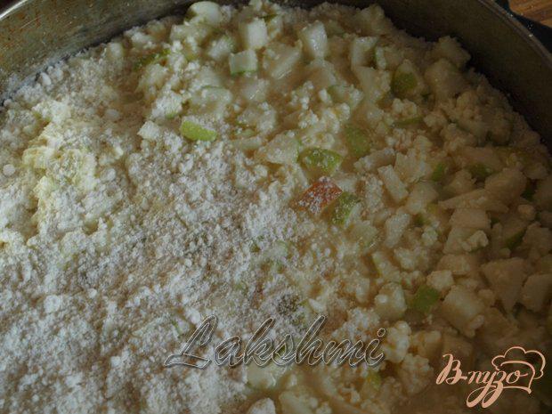 Фото приготовление рецепта: Яблочно-творожный насыпной пирог шаг №2