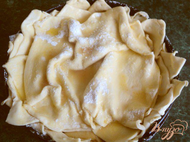 Фото приготовление рецепта: Пирог «Яблоки в коньяке» шаг №5