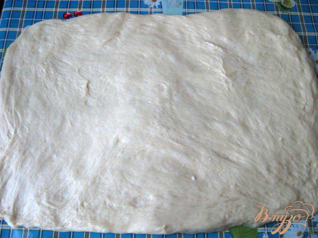 Фото приготовление рецепта: Фризийский сахарный хлеб или Fryske Sukerbole шаг №4
