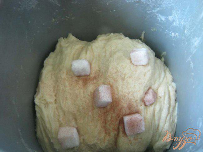 Фото приготовление рецепта: Фризийский сахарный хлеб или Fryske Sukerbole шаг №7