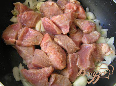 Фото приготовление рецепта: Соте из говядины с апельсином и тимьяном в белом вине шаг №4