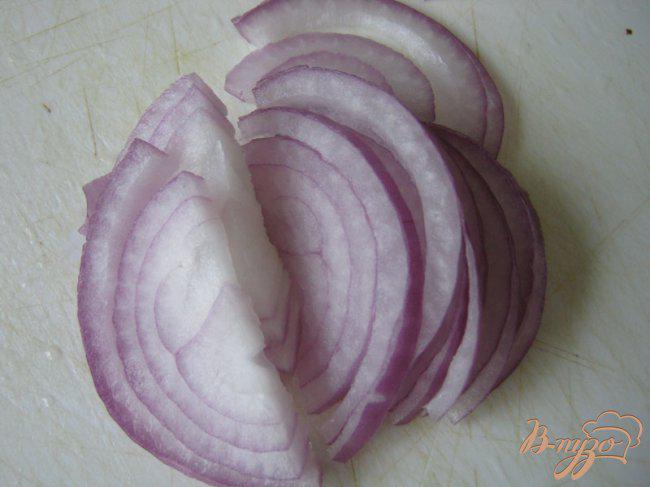 Фото приготовление рецепта: Тeплый салат из перловки с овощами. шаг №4
