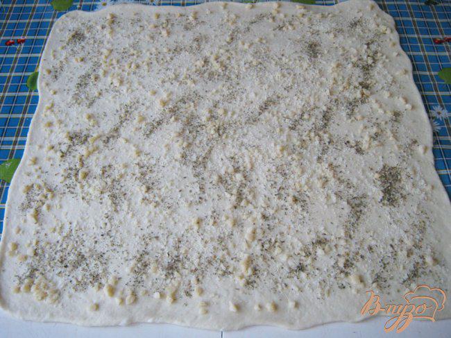 Фото приготовление рецепта: Хлеб с пармезаном и итальянскими травами. шаг №5