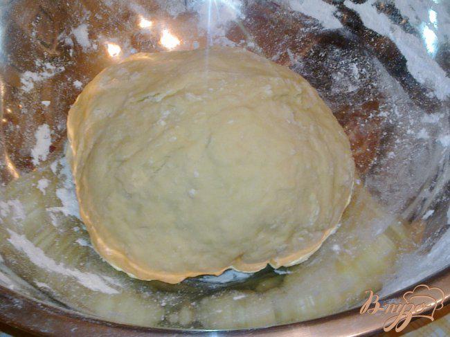 Фото приготовление рецепта: Тесто для вареников по ГОСТу шаг №2