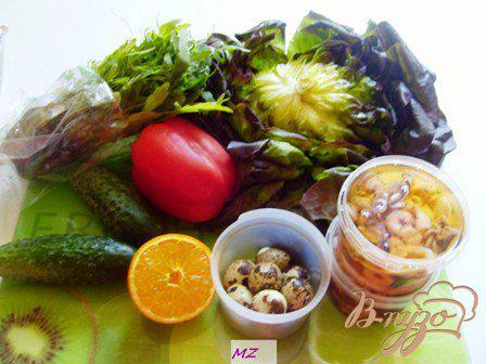 Фото приготовление рецепта: Легкий салат с морепродуктами шаг №1