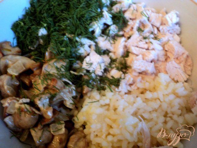 Фото приготовление рецепта: Пирожки закусочные с курицей, грибами и рисом. шаг №6