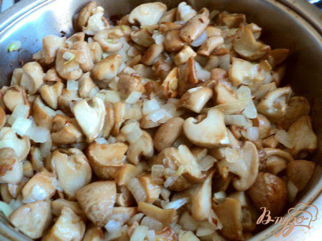 Фото приготовление рецепта: Пирожки закусочные с курицей, грибами и рисом. шаг №5