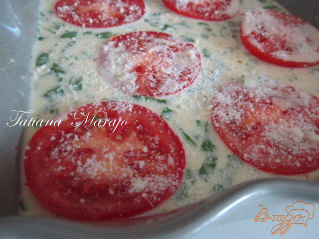 Фото приготовление рецепта: Клафути с томатами и базиликом шаг №3