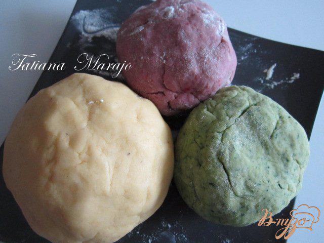 Фото приготовление рецепта: Разноцветное печенье шаг №4