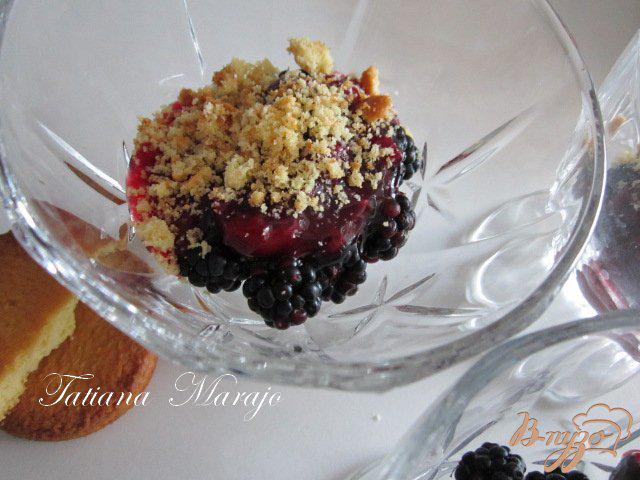 Фото приготовление рецепта: Творожно-ягодный десерт шаг №4