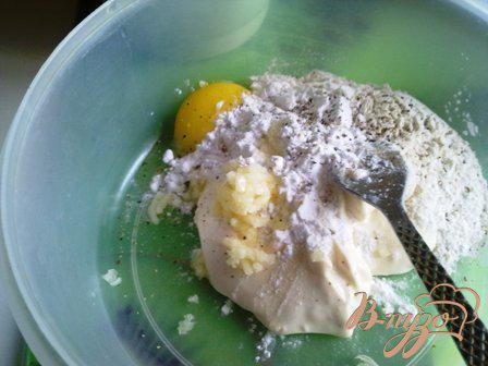Фото приготовление рецепта: Мидии в сырном соусе шаг №3