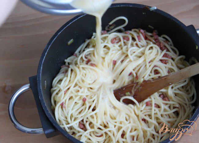 Фото приготовление рецепта: Спагетти карбонара «Облегчённый вариант» шаг №6