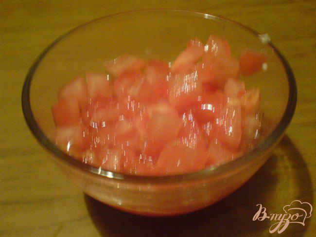 Фото приготовление рецепта: Крем из моцареллы с помидорами и желе из петрушки шаг №4