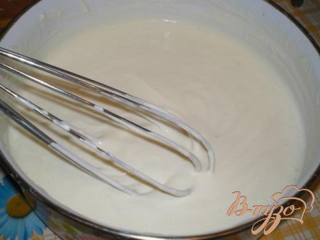 Фото приготовление рецепта: Маковый пирог со сметанной заливкой шаг №4