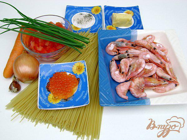 Фото приготовление рецепта: Спагетти под креветочно-томатным соусом шаг №1