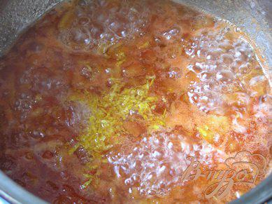 Фото приготовление рецепта: Конфитюр из помидоров с лимоном и корицей шаг №3