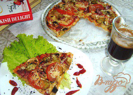 Фото приготовление рецепта: Пицца с шампиньонами и салями шаг №3