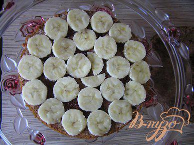 Фото приготовление рецепта: Клубничный торт с бананом шаг №4