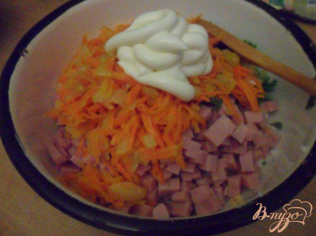Фото приготовление рецепта: Салат с фасолью и кинзой «Юбилейный» шаг №8