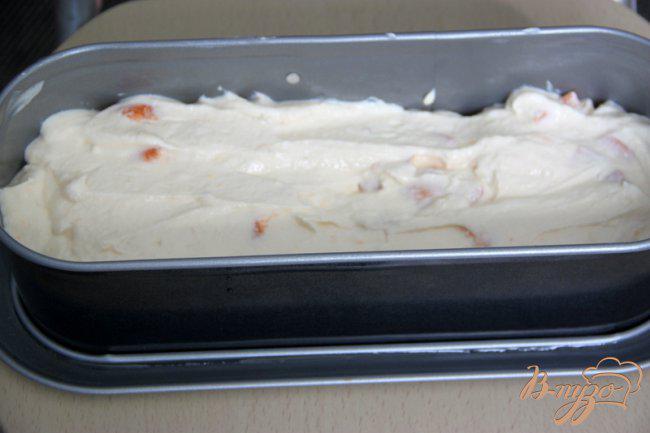 Фото приготовление рецепта: Творожная запеканка с абрикосами шаг №3