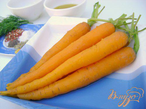 Фото приготовление рецепта: Молодая морковь, обжаренная в оливковом масле со специями шаг №2