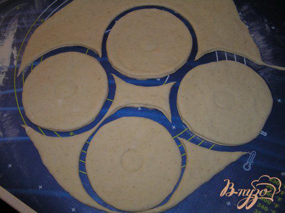 Фото приготовление рецепта: Пирожки с тунцом и рисом шаг №3