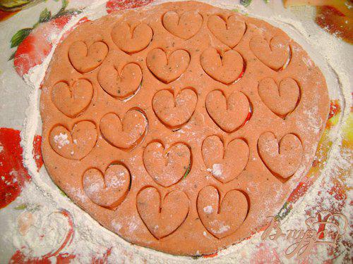 Фото приготовление рецепта: Песочное печенье с мятой «Пламенные сердца» шаг №2