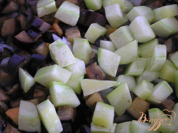 Фото приготовление рецепта: Овощное рагу с баклажаном и зеленой фасолью шаг №2