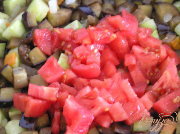 Фото приготовление рецепта: Овощное рагу с баклажаном и зеленой фасолью шаг №3