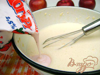 Фото приготовление рецепта: Пирог на йогурте « Сладкое яблочко:)» шаг №2