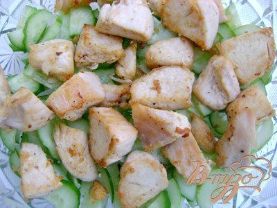 Фото приготовление рецепта: Салат «Оливковый перепел» с куриным филе и пекинской капустой шаг №1