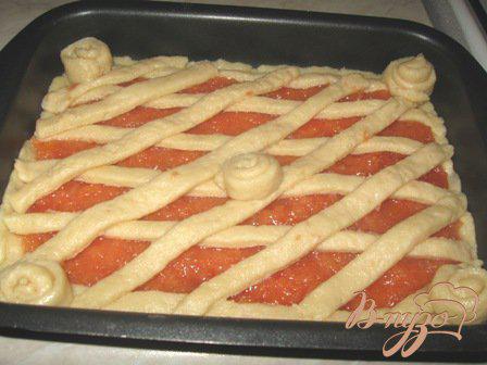 Фото приготовление рецепта: Пирог из песочного теста с айвой шаг №3