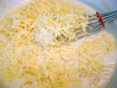 Фото приготовление рецепта: Вкусные сырные блины шаг №1