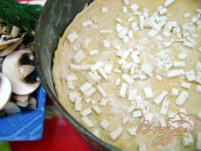 Фото приготовление рецепта: Закусочный пирог с ветчинно-грибной начинкой шаг №2