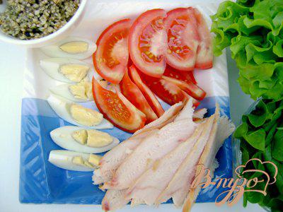 Фото приготовление рецепта: Вкуснейший салат с копчёным мясом и миндалём шаг №3