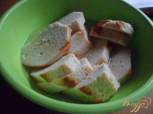 Фото приготовление рецепта: Хлебные тефтели с мятой шаг №1