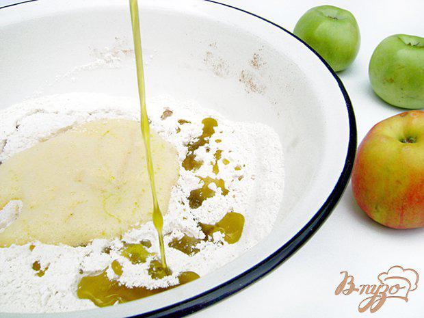 Фото приготовление рецепта: Пирог на оливковом масле с коньяком и корицей «Райское яблочко» шаг №1